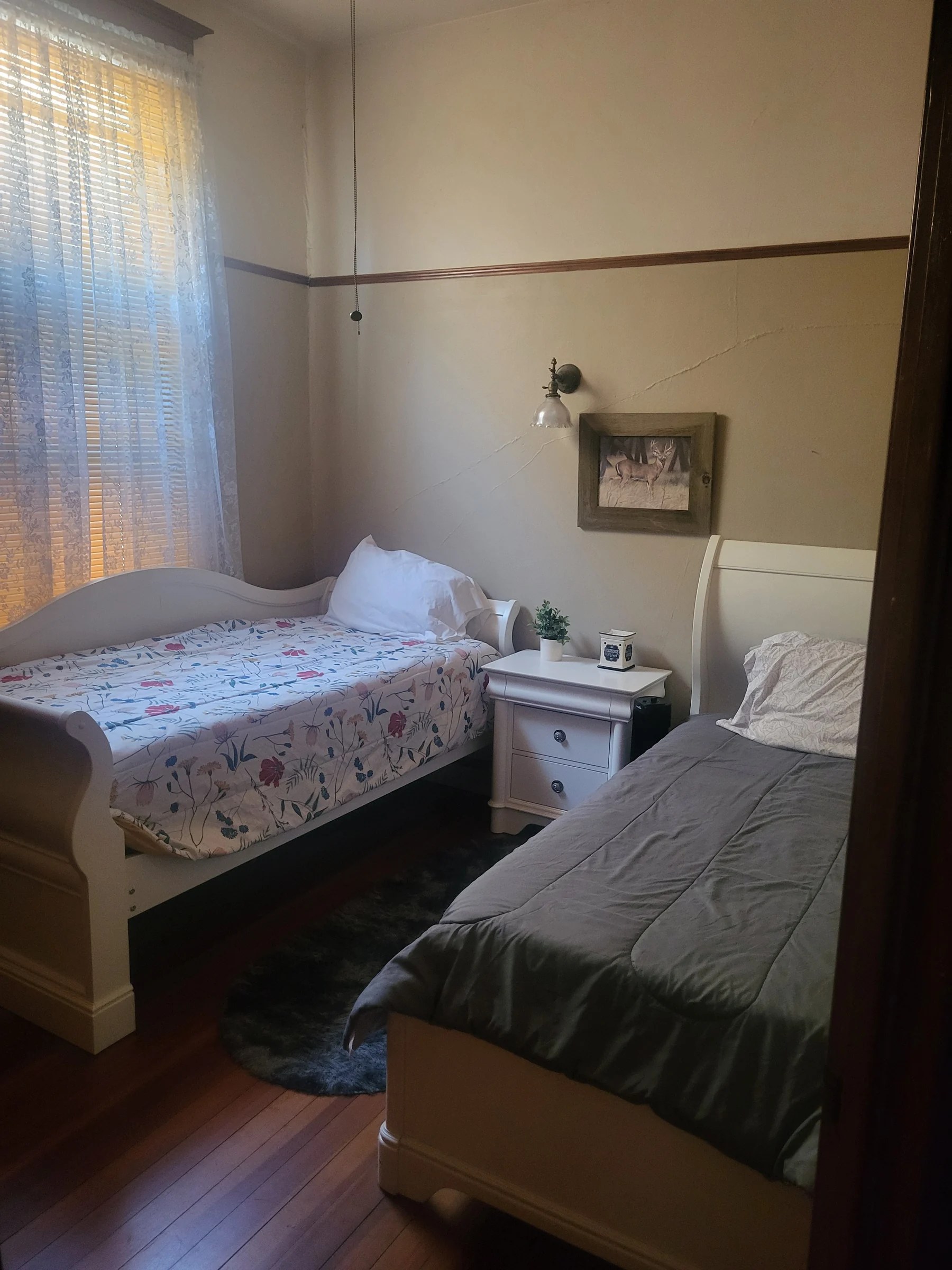 Bedroom with two single beds